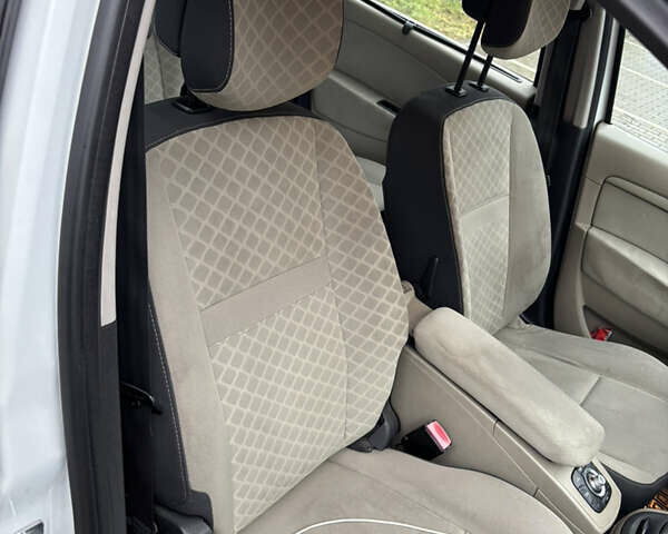 Белый Рено Сценик, объемом двигателя 1.46 л и пробегом 294 тыс. км за 6890 $, фото 21 на Automoto.ua