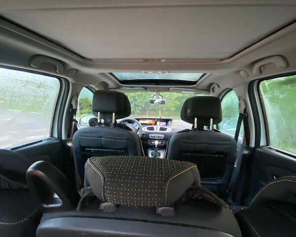 Рено Сценик 2010 в Львове на Automoto.ua Белый Рено Сценик, объемом двигателя 1.46 л и пробегом 230 тыс. км за 8800 $, фото 12 на Automoto.ua