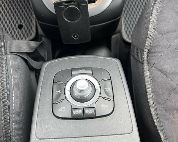 Белый Рено Сценик, объемом двигателя 1.5 л и пробегом 221 тыс. км за 6800 $, фото 13 на Automoto.ua