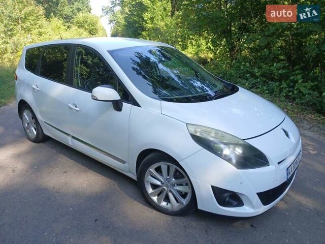 Белый Рено Сценик, объемом двигателя 1.46 л и пробегом 206 тыс. км за 7000 $, фото 5 на Automoto.ua