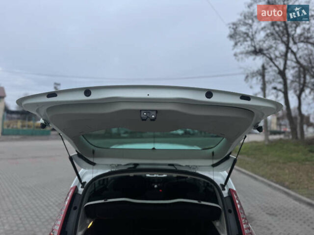 Білий Рено Сценік, об'ємом двигуна 1.6 л та пробігом 165 тис. км за 8200 $, фото 58 на Automoto.ua