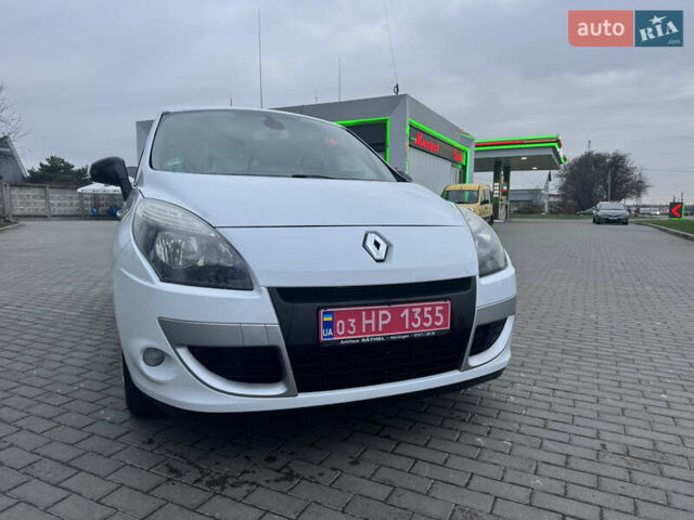Білий Рено Сценік, об'ємом двигуна 1.6 л та пробігом 165 тис. км за 8200 $, фото 1 на Automoto.ua