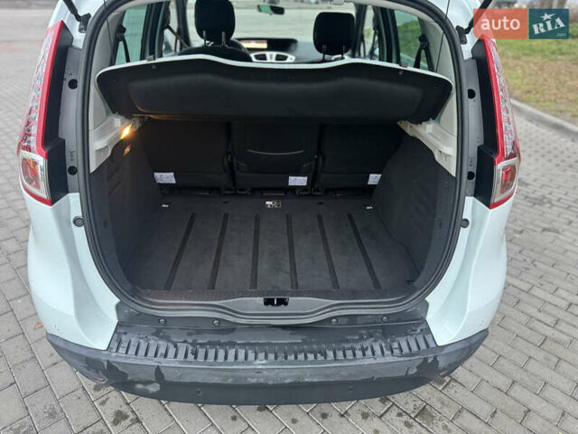 Білий Рено Сценік, об'ємом двигуна 1.6 л та пробігом 165 тис. км за 8200 $, фото 50 на Automoto.ua