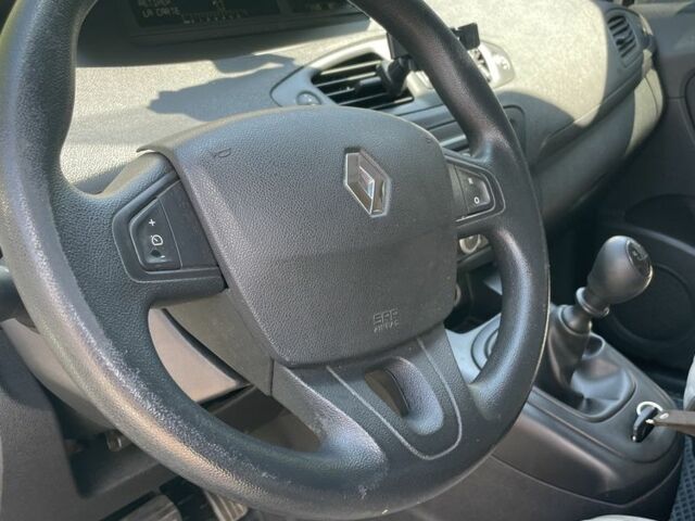 Рено Сценик 2010 в Кропивницком (Кировограде) на Automoto.ua Белый Рено Сценик, объемом двигателя 1.5 л и пробегом 280 тыс. км за 6400 $, фото 6 на Automoto.ua