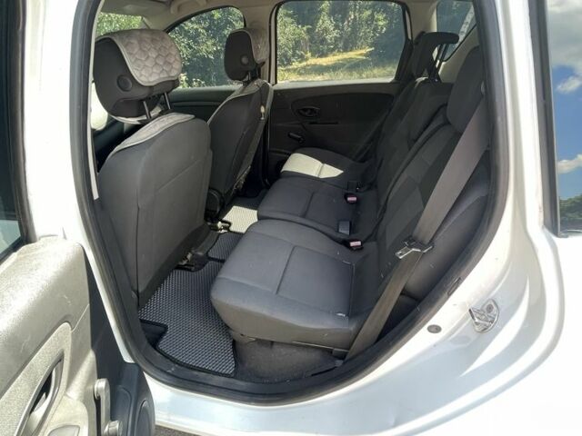 Рено Сценик 2010 в Кропивницком (Кировограде) на Automoto.ua Белый Рено Сценик, объемом двигателя 1.5 л и пробегом 280 тыс. км за 6400 $, фото 8 на Automoto.ua