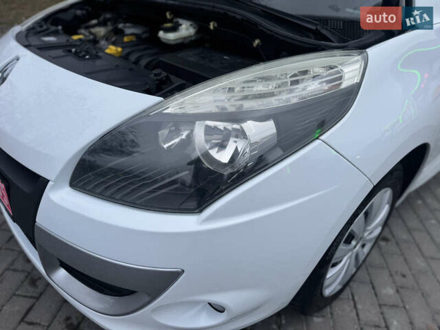 Білий Рено Сценік, об'ємом двигуна 1.6 л та пробігом 165 тис. км за 8200 $, фото 68 на Automoto.ua
