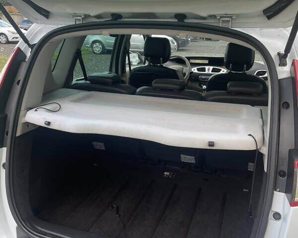 Рено Сценик 2010 в Луцке на Automoto.ua Белый Рено Сценик, объемом двигателя 1.5 л и пробегом 218 тыс. км за 7500 $, фото 20 на Automoto.ua