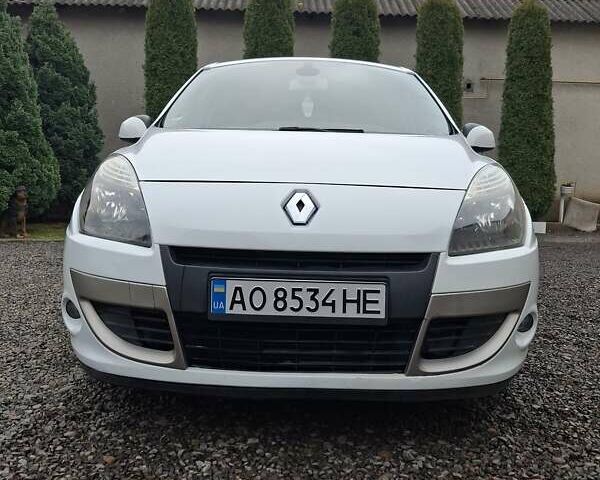 Білий Рено Сценік, об'ємом двигуна 2 л та пробігом 237 тис. км за 7500 $, фото 2 на Automoto.ua