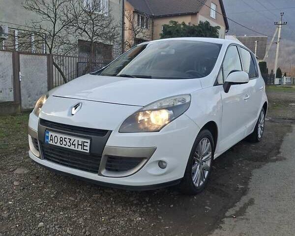Білий Рено Сценік, об'ємом двигуна 2 л та пробігом 237 тис. км за 7500 $, фото 42 на Automoto.ua