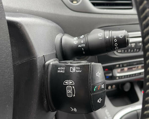 Белый Рено Сценик, объемом двигателя 1.5 л и пробегом 221 тыс. км за 6800 $, фото 15 на Automoto.ua