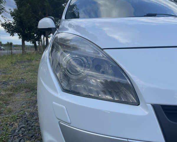Рено Сценик 2010 в Луцке на Automoto.ua Белый Рено Сценик, объемом двигателя 1.5 л и пробегом 218 тыс. км за 7500 $, фото 9 на Automoto.ua