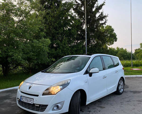 Рено Сценик 2010 в Львове на Automoto.ua Белый Рено Сценик, объемом двигателя 1.46 л и пробегом 230 тыс. км за 8800 $, фото 1 на Automoto.ua