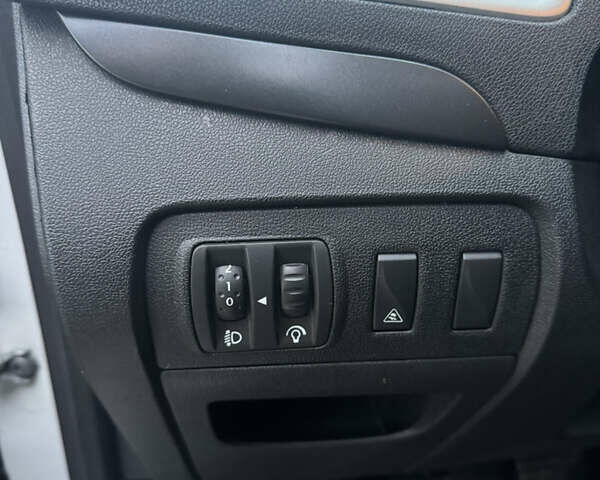 Білий Рено Сценік, об'ємом двигуна 1.6 л та пробігом 165 тис. км за 8200 $, фото 73 на Automoto.ua