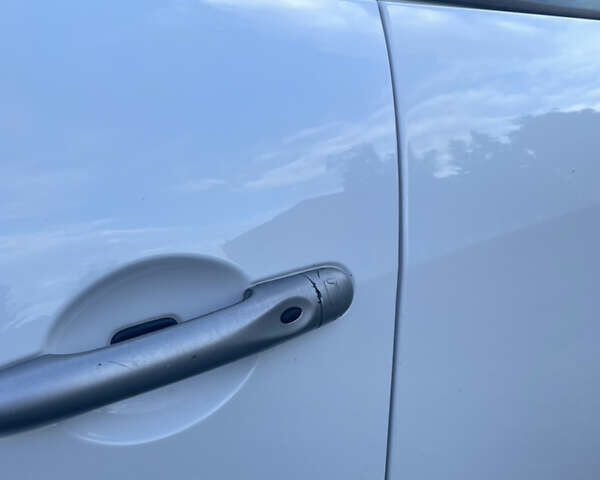 Рено Сценик 2010 в Луцке на Automoto.ua Белый Рено Сценик, объемом двигателя 1.5 л и пробегом 218 тыс. км за 7500 $, фото 11 на Automoto.ua