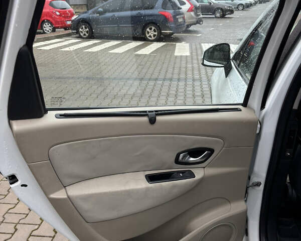 Белый Рено Сценик, объемом двигателя 1.46 л и пробегом 294 тыс. км за 6890 $, фото 25 на Automoto.ua