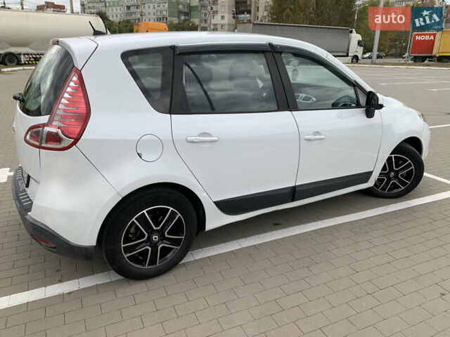 Белый Рено Сценик, объемом двигателя 1.46 л и пробегом 250 тыс. км за 4700 $, фото 4 на Automoto.ua