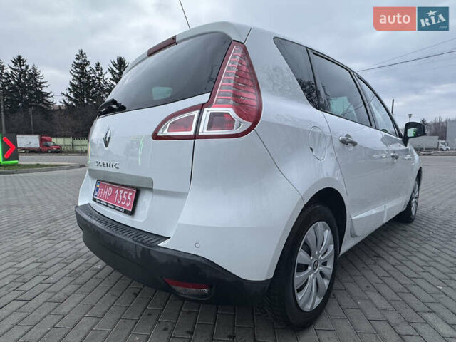 Білий Рено Сценік, об'ємом двигуна 1.6 л та пробігом 165 тис. км за 8200 $, фото 21 на Automoto.ua