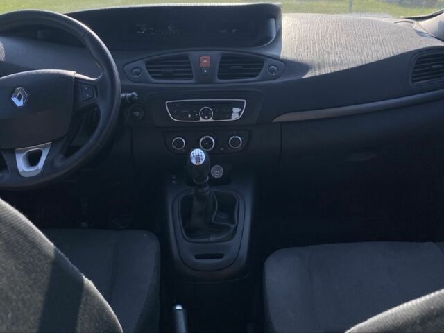 Білий Рено Сценік, об'ємом двигуна 0 л та пробігом 260 тис. км за 2600 $, фото 6 на Automoto.ua