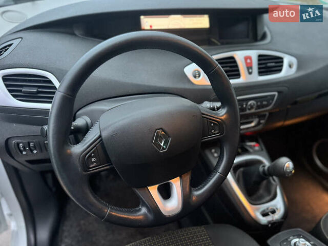 Білий Рено Сценік, об'ємом двигуна 1.6 л та пробігом 165 тис. км за 8200 $, фото 74 на Automoto.ua