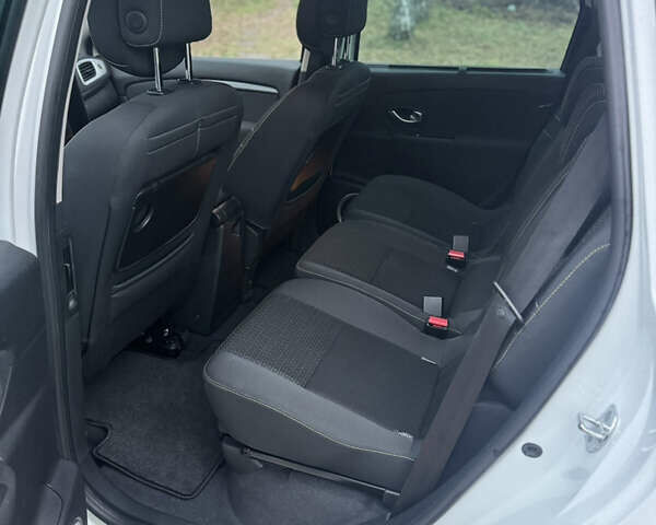 Білий Рено Сценік, об'ємом двигуна 1.6 л та пробігом 165 тис. км за 8200 $, фото 43 на Automoto.ua