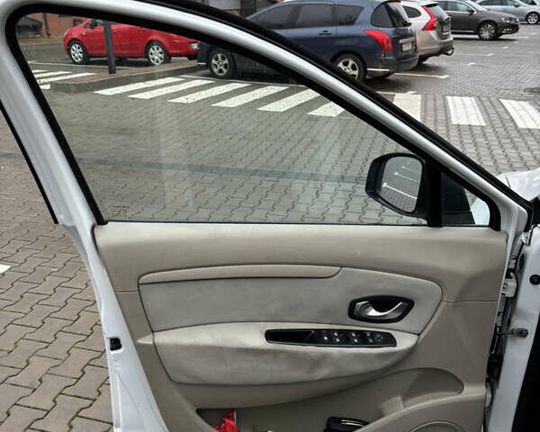 Белый Рено Сценик, объемом двигателя 1.46 л и пробегом 294 тыс. км за 6890 $, фото 28 на Automoto.ua