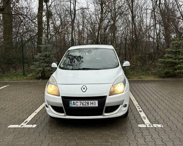 Белый Рено Сценик, объемом двигателя 1.46 л и пробегом 294 тыс. км за 6890 $, фото 1 на Automoto.ua