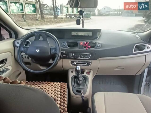 Білий Рено Сценік, об'ємом двигуна 1.46 л та пробігом 225 тис. км за 6500 $, фото 2 на Automoto.ua