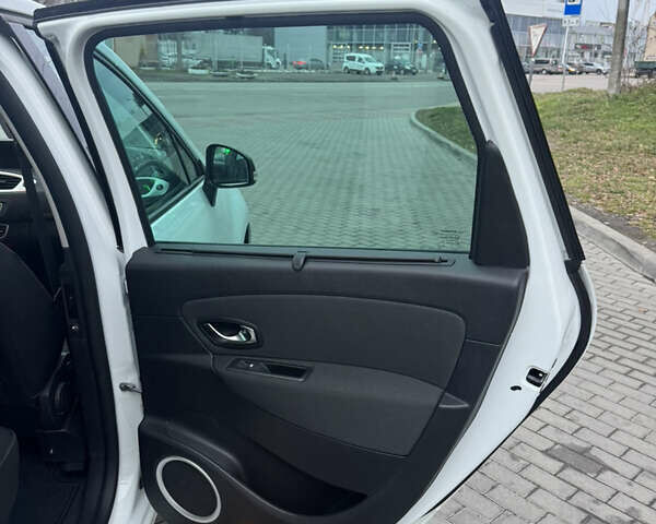Білий Рено Сценік, об'ємом двигуна 1.6 л та пробігом 165 тис. км за 8200 $, фото 41 на Automoto.ua