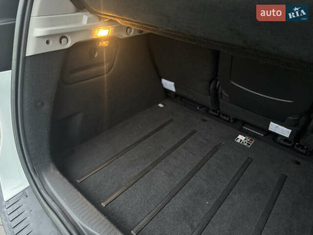 Білий Рено Сценік, об'ємом двигуна 1.6 л та пробігом 165 тис. км за 8200 $, фото 48 на Automoto.ua