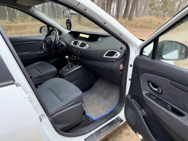 Белый Рено Сценик, объемом двигателя 1.5 л и пробегом 186 тыс. км за 5950 $, фото 11 на Automoto.ua