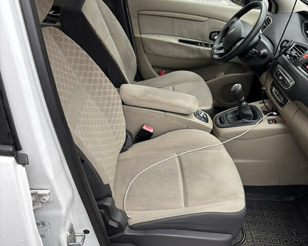 Белый Рено Сценик, объемом двигателя 1.46 л и пробегом 294 тыс. км за 6890 $, фото 20 на Automoto.ua