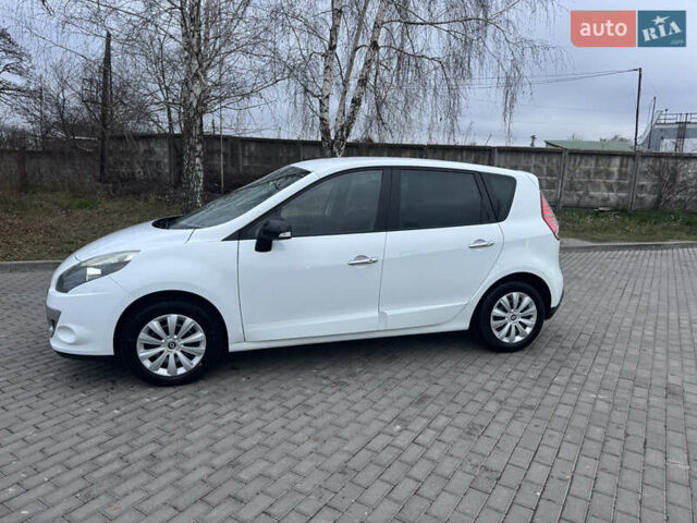 Білий Рено Сценік, об'ємом двигуна 1.6 л та пробігом 165 тис. км за 8200 $, фото 4 на Automoto.ua