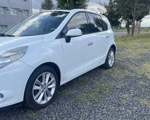 Рено Сценик 2010 в Луцке на Automoto.ua Белый Рено Сценик, объемом двигателя 1.5 л и пробегом 218 тыс. км за 7500 $, фото 2 на Automoto.ua