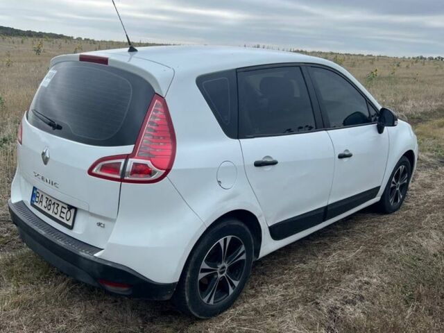 Рено Сценик 2010 в Кропивницком (Кировограде) на Automoto.ua Белый Рено Сценик, объемом двигателя 1.5 л и пробегом 280 тыс. км за 6400 $, фото 16 на Automoto.ua