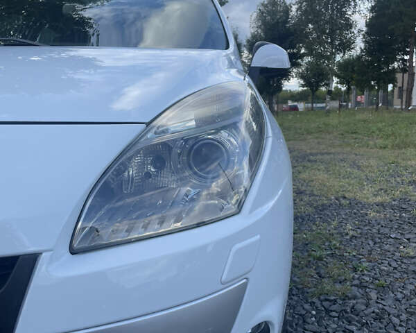 Рено Сценик 2010 в Луцке на Automoto.ua Белый Рено Сценик, объемом двигателя 1.5 л и пробегом 218 тыс. км за 7500 $, фото 10 на Automoto.ua