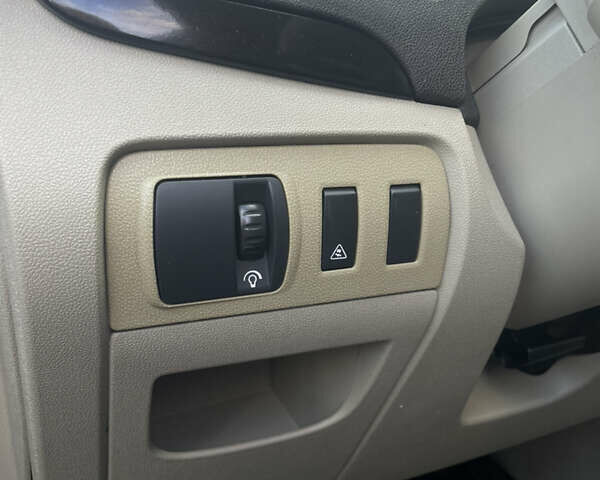 Рено Сценик 2010 в Луцке на Automoto.ua Белый Рено Сценик, объемом двигателя 1.5 л и пробегом 218 тыс. км за 7500 $, фото 14 на Automoto.ua