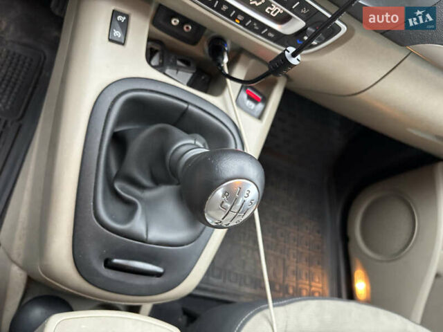 Белый Рено Сценик, объемом двигателя 1.46 л и пробегом 294 тыс. км за 6890 $, фото 33 на Automoto.ua