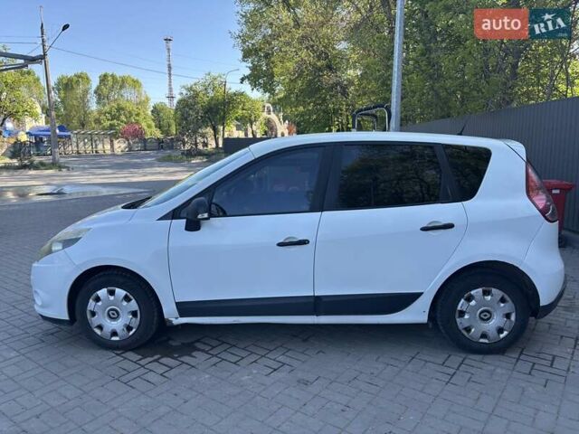 Белый Рено Сценик, объемом двигателя 1.46 л и пробегом 341 тыс. км за 6000 $, фото 1 на Automoto.ua