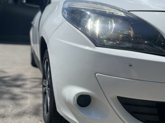 Рено Сценик 2010 в Кропивницком (Кировограде) на Automoto.ua Белый Рено Сценик, объемом двигателя 1.5 л и пробегом 280 тыс. км за 6400 $, фото 10 на Automoto.ua