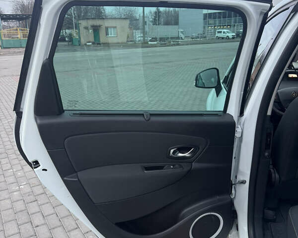 Білий Рено Сценік, об'ємом двигуна 1.6 л та пробігом 165 тис. км за 8200 $, фото 35 на Automoto.ua