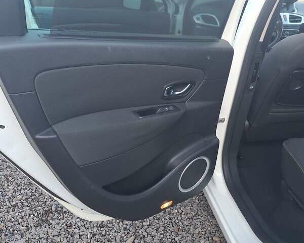 Білий Рено Сценік, об'ємом двигуна 2 л та пробігом 237 тис. км за 7500 $, фото 20 на Automoto.ua