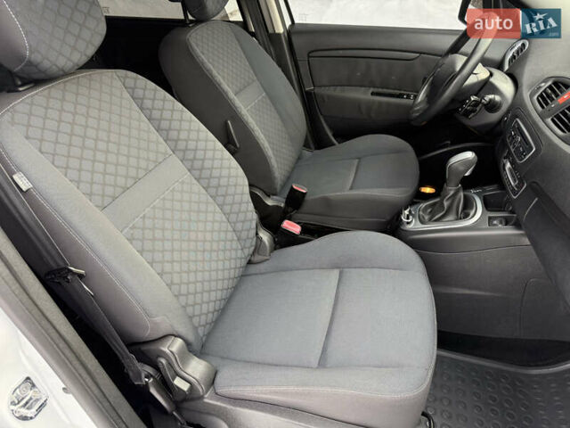 Белый Рено Сценик, объемом двигателя 1.5 л и пробегом 185 тыс. км за 6950 $, фото 47 на Automoto.ua