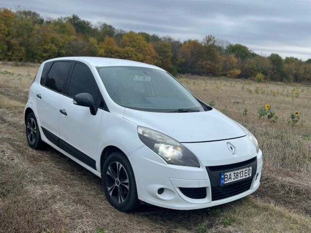 Рено Сценик 2010 в Кропивницком (Кировограде) на Automoto.ua Белый Рено Сценик, объемом двигателя 1.5 л и пробегом 280 тыс. км за 6400 $, фото 1 на Automoto.ua