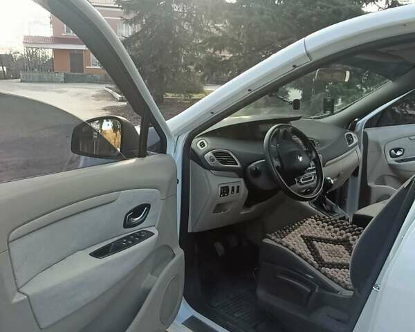 Білий Рено Сценік, об'ємом двигуна 1.46 л та пробігом 225 тис. км за 6500 $, фото 3 на Automoto.ua