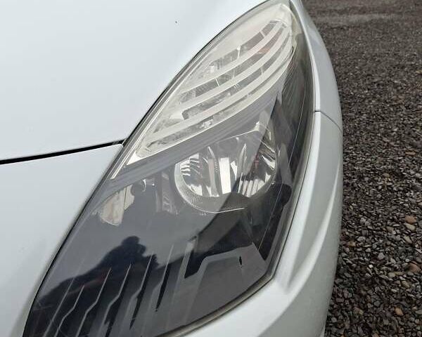 Білий Рено Сценік, об'ємом двигуна 2 л та пробігом 237 тис. км за 7500 $, фото 8 на Automoto.ua