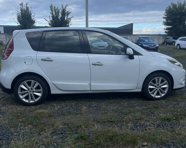 Рено Сценик 2010 в Луцке на Automoto.ua Белый Рено Сценик, объемом двигателя 1.5 л и пробегом 218 тыс. км за 7500 $, фото 7 на Automoto.ua