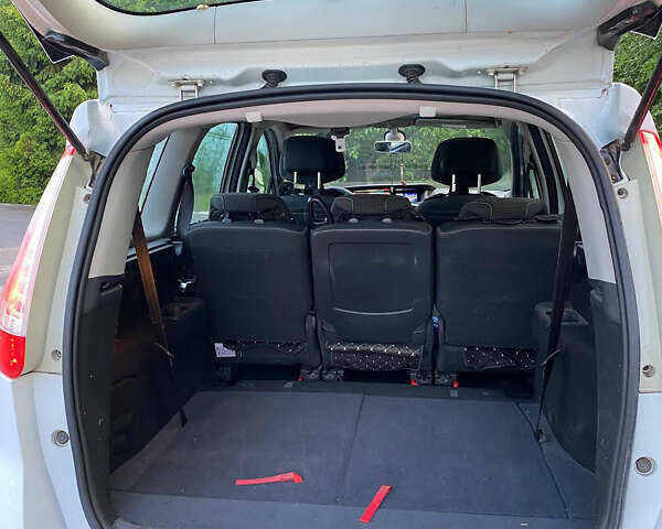 Рено Сценик 2010 в Львове на Automoto.ua Белый Рено Сценик, объемом двигателя 1.46 л и пробегом 230 тыс. км за 8800 $, фото 14 на Automoto.ua