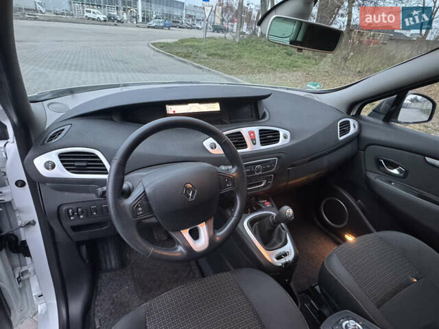 Білий Рено Сценік, об'ємом двигуна 1.6 л та пробігом 165 тис. км за 8200 $, фото 29 на Automoto.ua