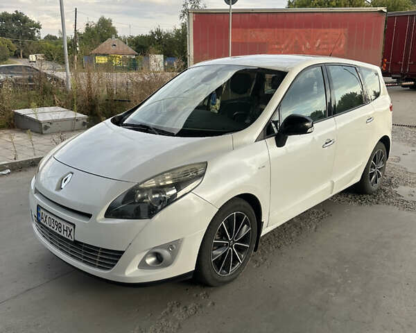 Білий Рено Сценік, об'ємом двигуна 1.4 л та пробігом 175 тис. км за 7500 $, фото 1 на Automoto.ua
