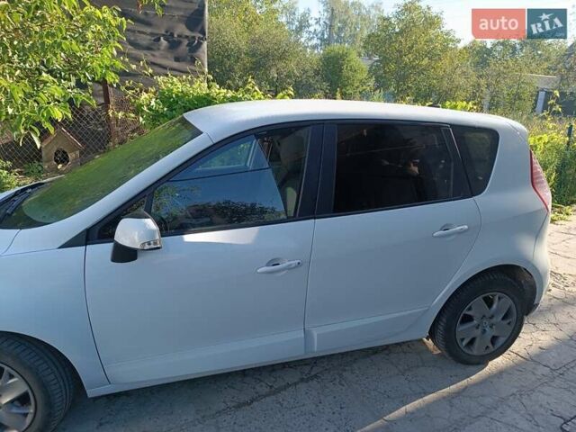 Белый Рено Сценик, объемом двигателя 1.5 л и пробегом 300 тыс. км за 6000 $, фото 11 на Automoto.ua